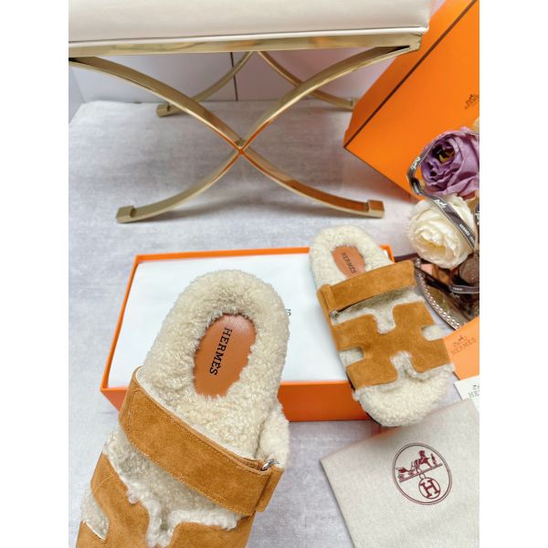 HERM Women's Chypre Sandals in Tan Suede with Shearling