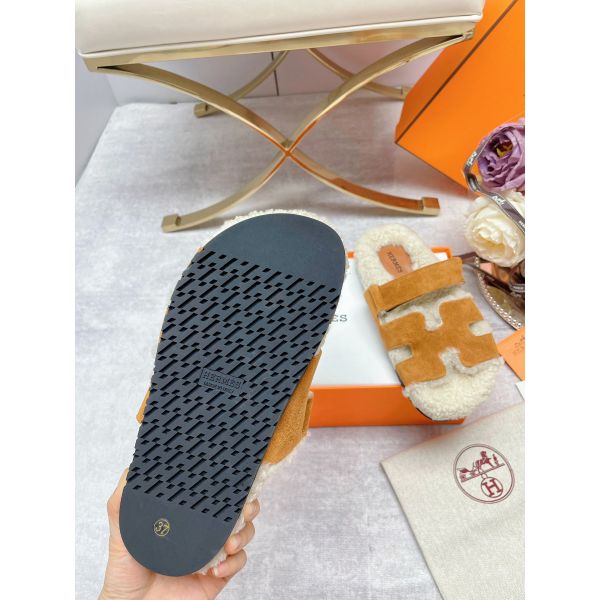 HERM Women's Chypre Sandals in Tan Suede with Shearling