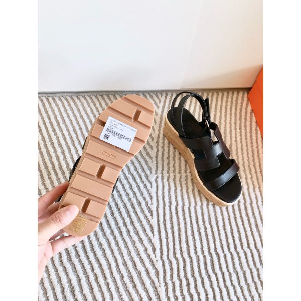 HERM Havane 30 Sandals in Black Calfskin Leather