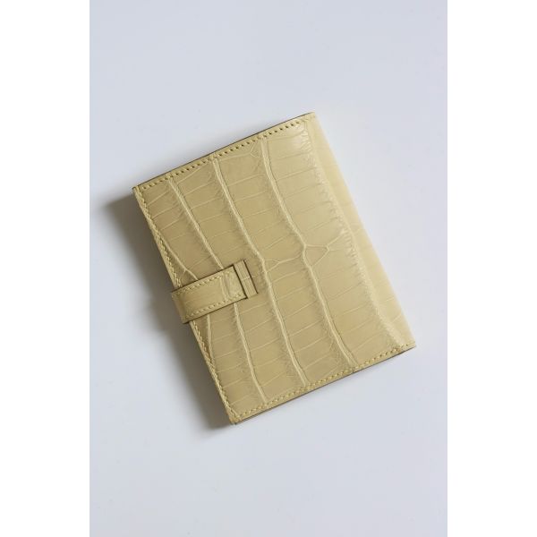 HERM Bearn Compact Wallet in Vanille Matte Alligator Leather