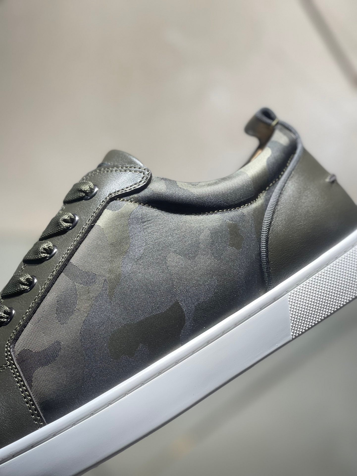 Sneakers & Shoes