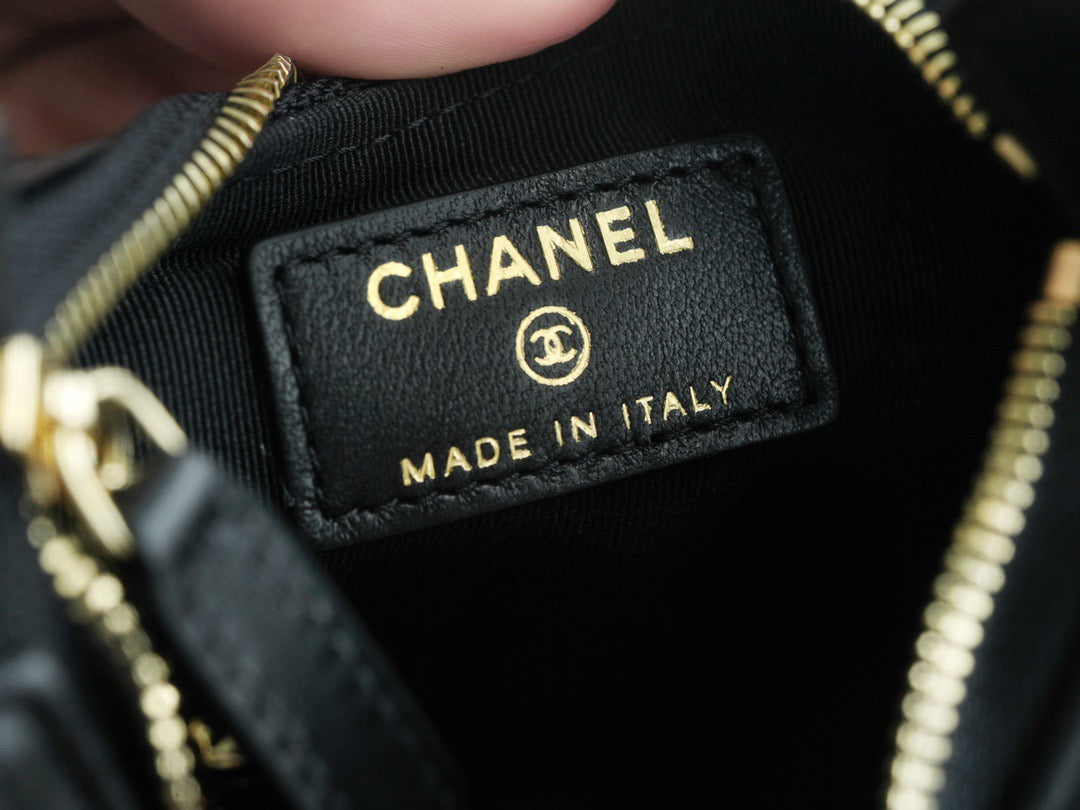 CHA 23p Hobo Bag (small)