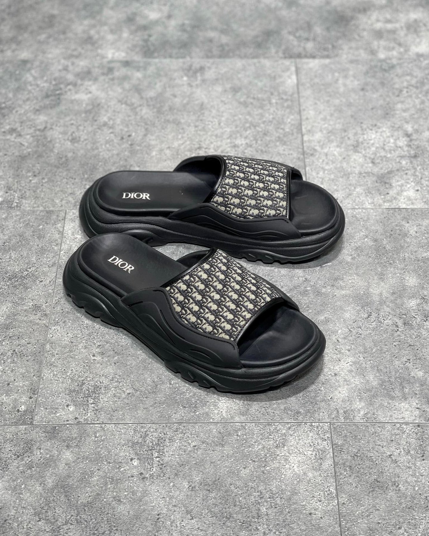 DIO sandal