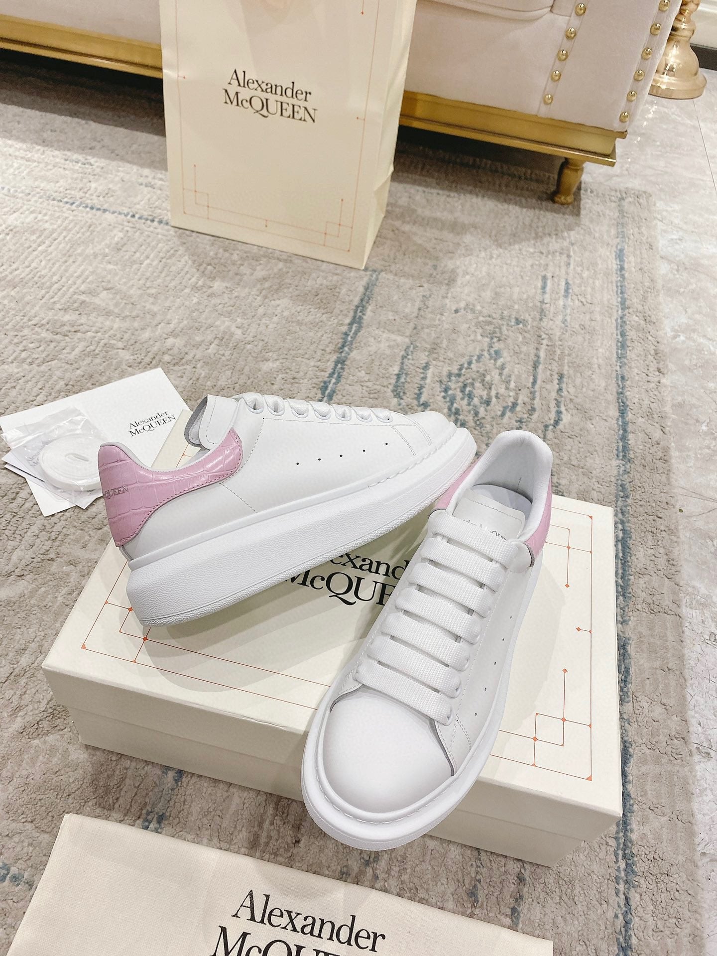 Sneakers & Shoes