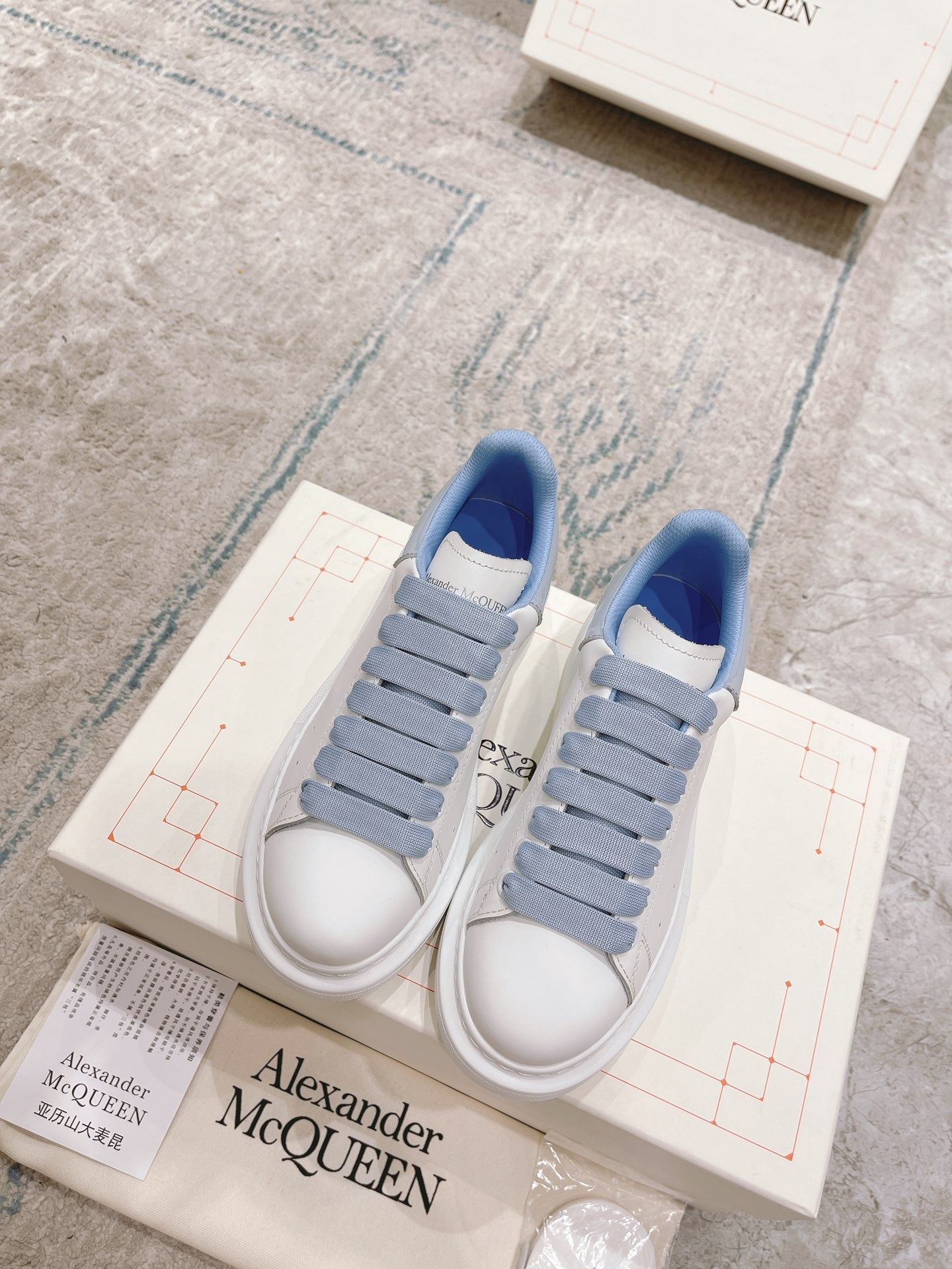 Sneakers & Shoes