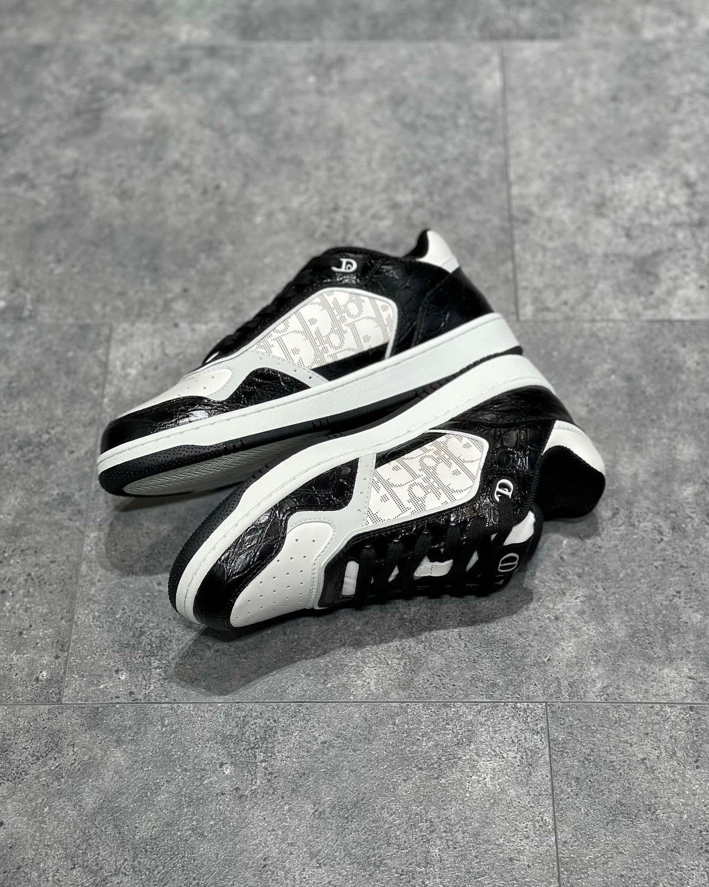 DIO Sneakers