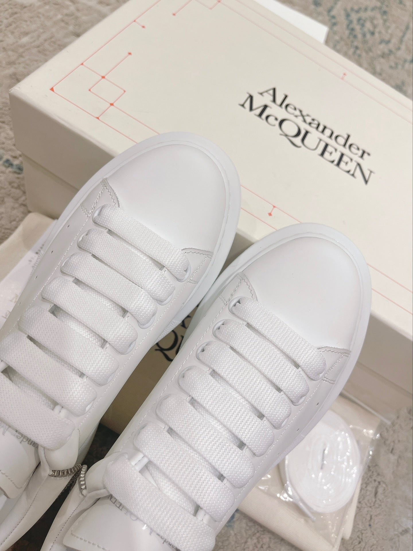 Sneakers & Shoes