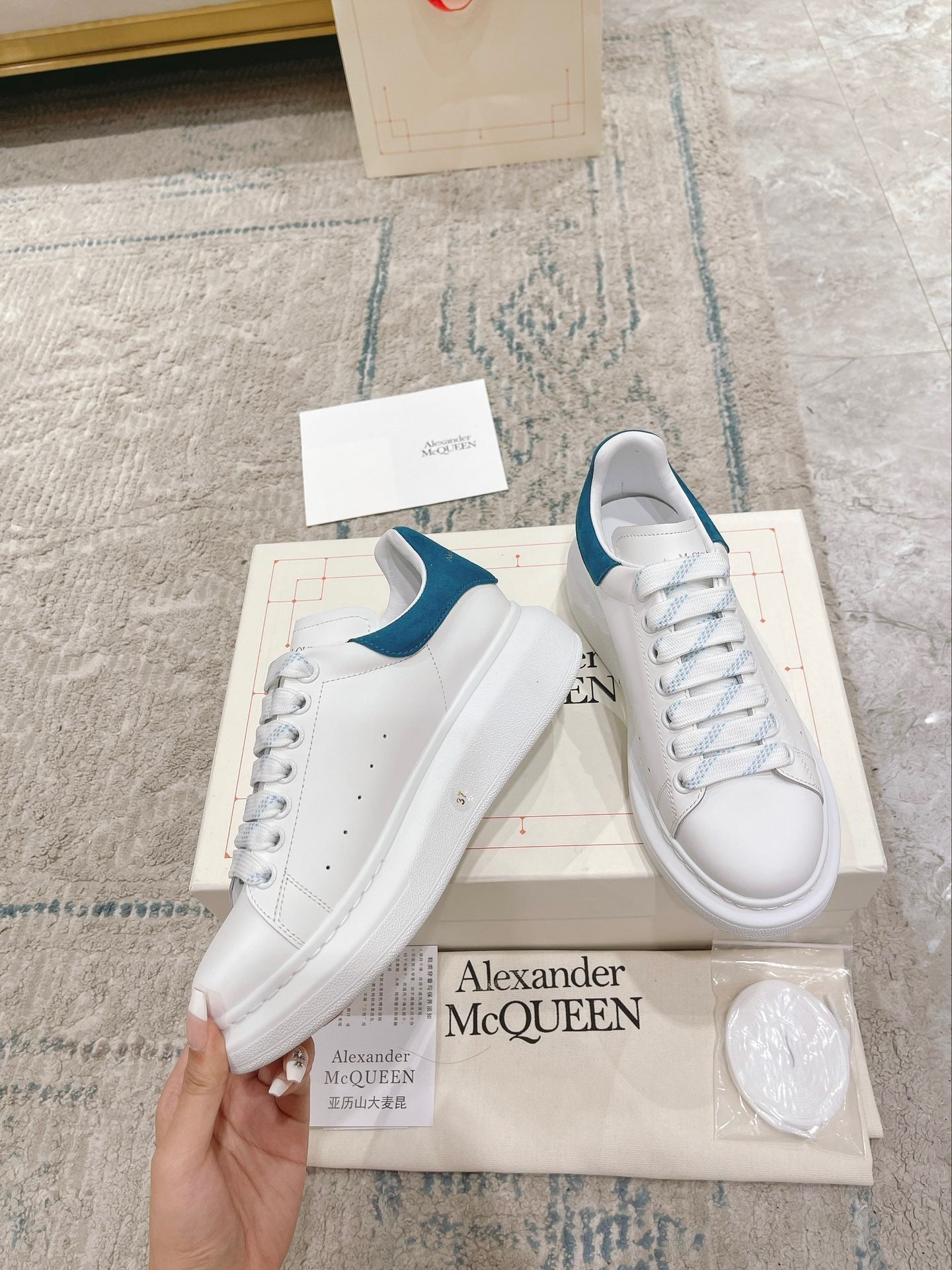 Sneakers & Shoes