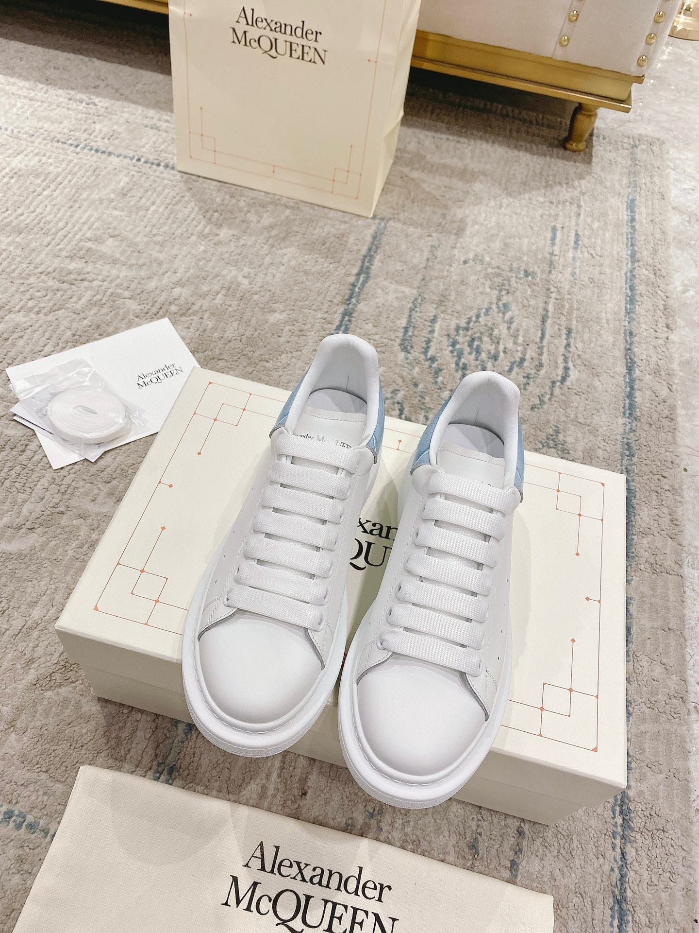 Sneakers & Shoes