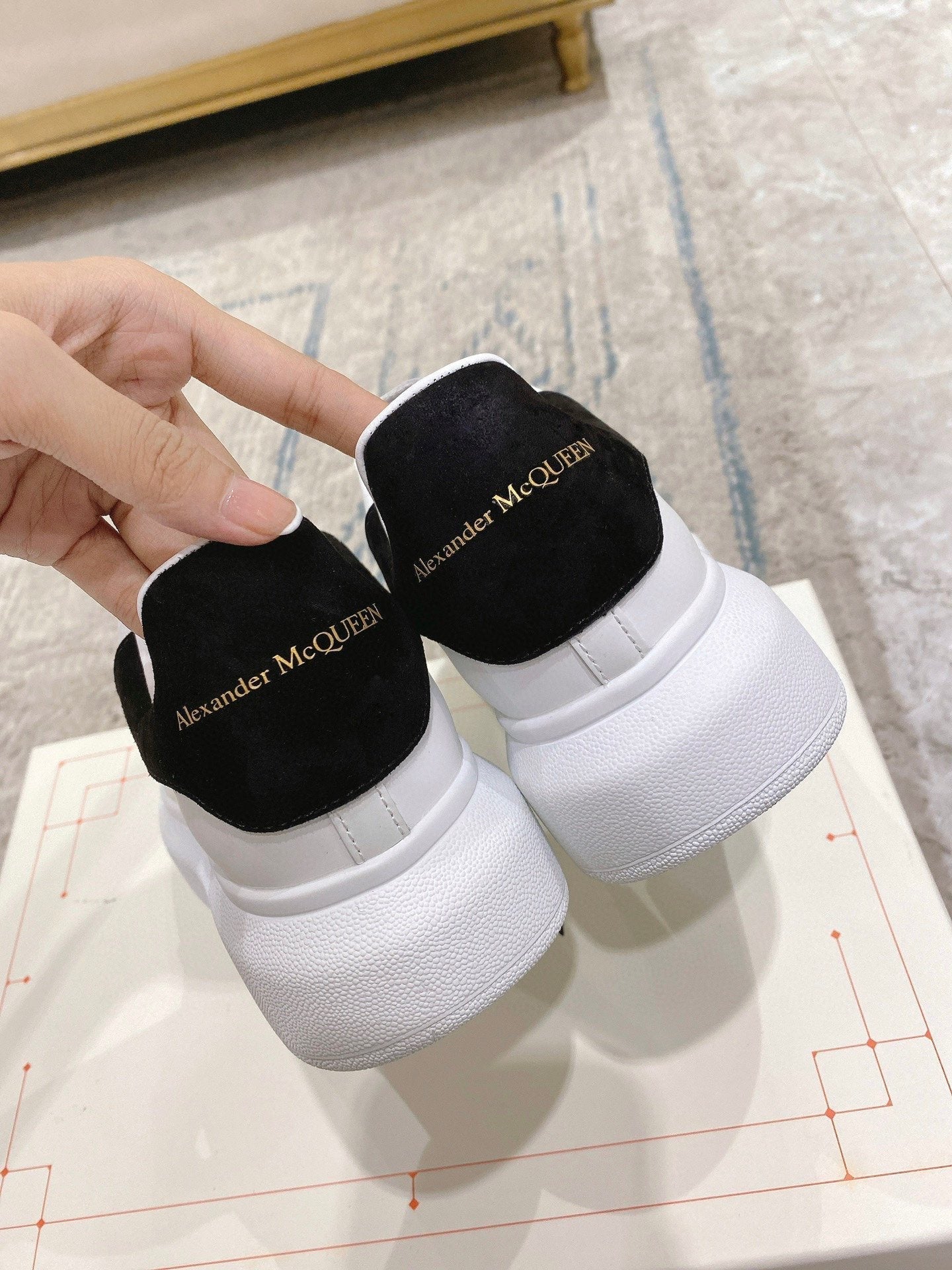 Sneakers & Shoes