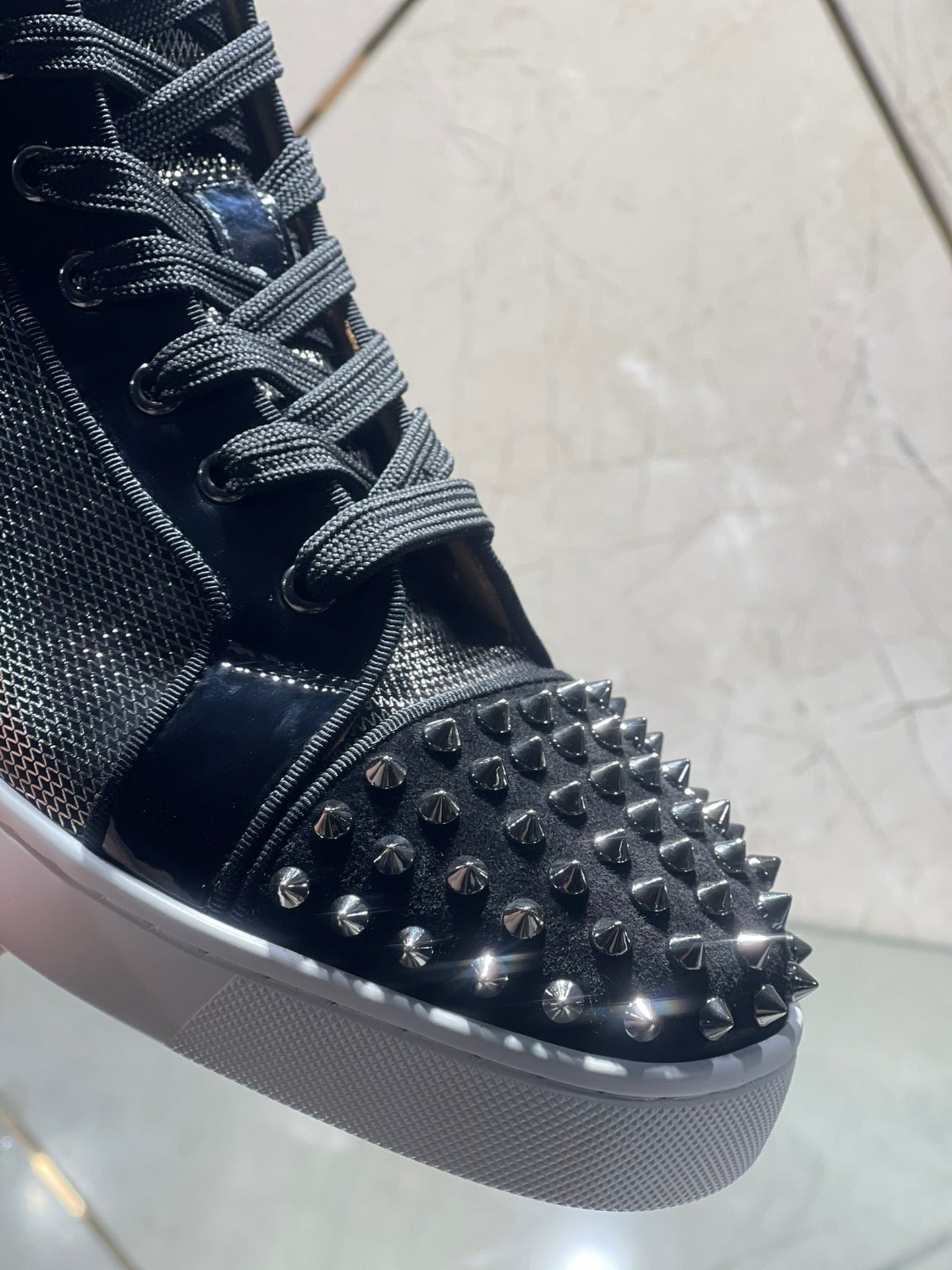 Sneakers & Shoes