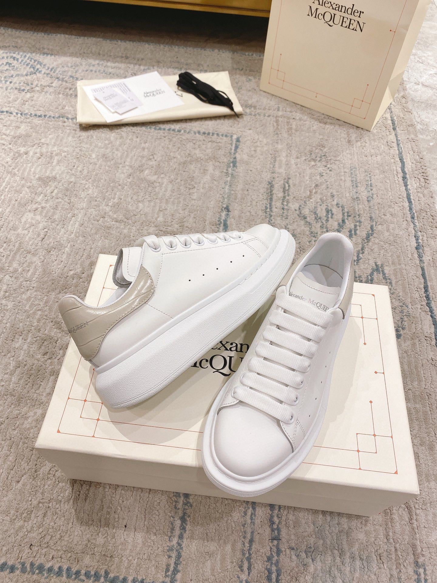 Sneakers & Shoes