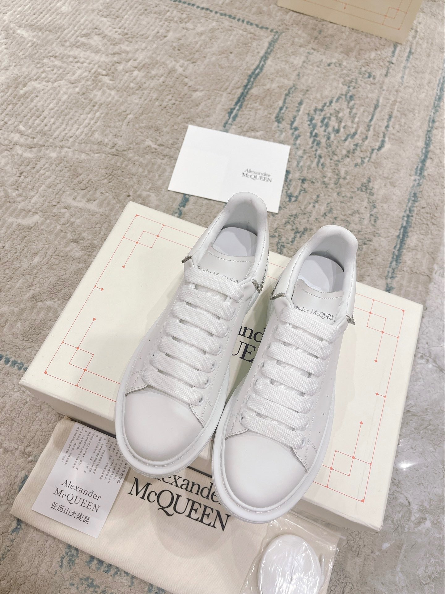 Sneakers & Shoes