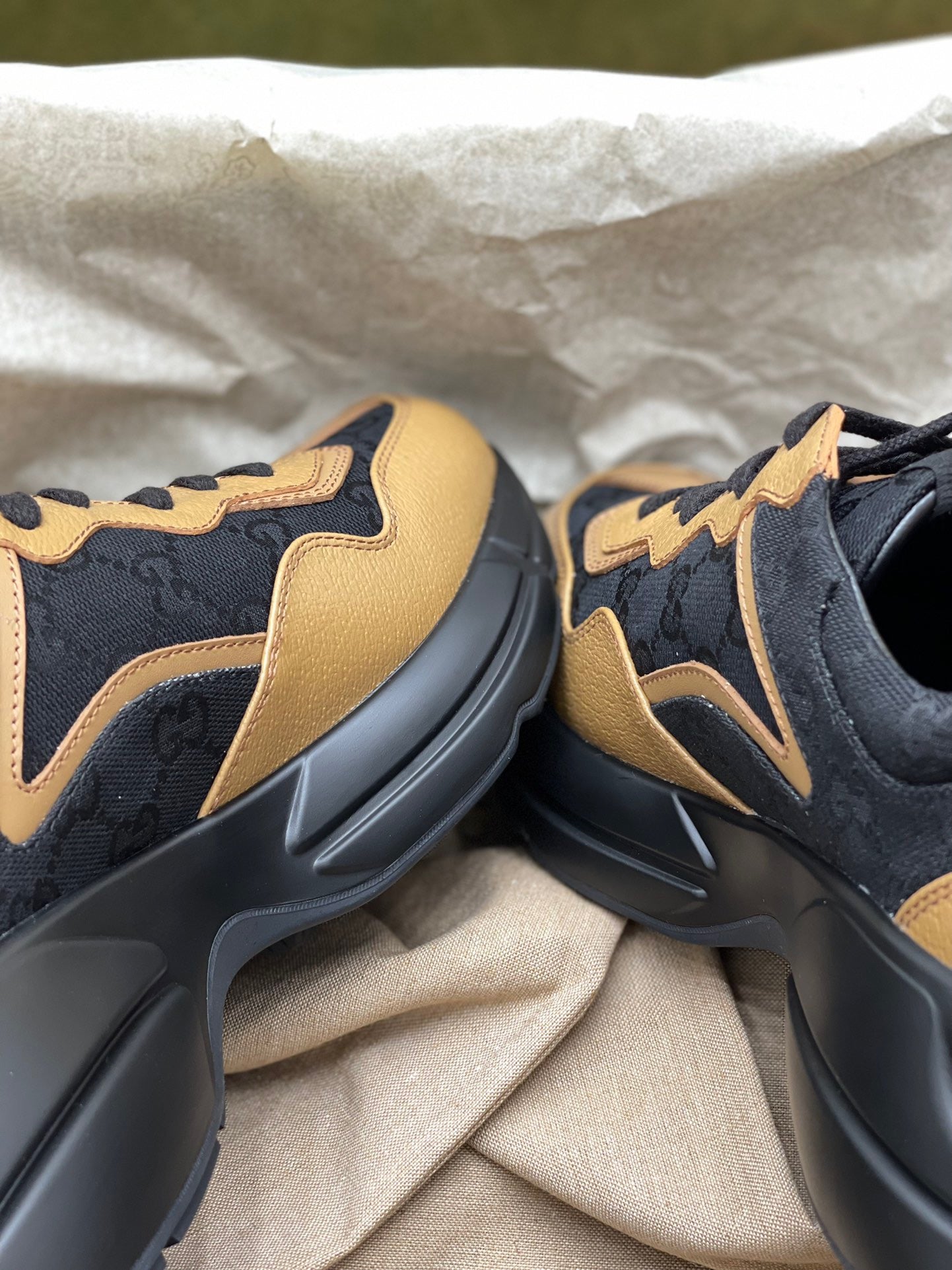 Sneakers & Shoes