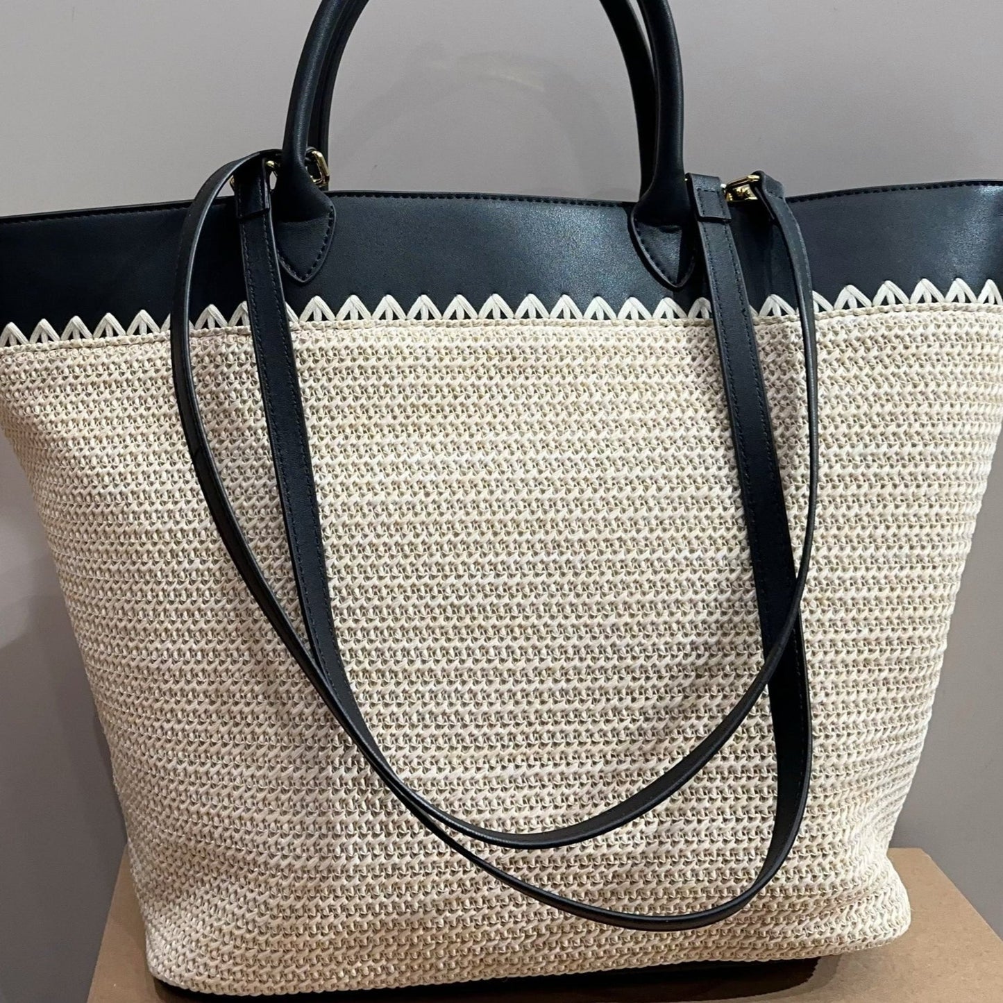 CROCHET TOTE BAG 32 IN BEIGE WOVEN RAFFIA WITH BLACK CALFSKIN STRAP