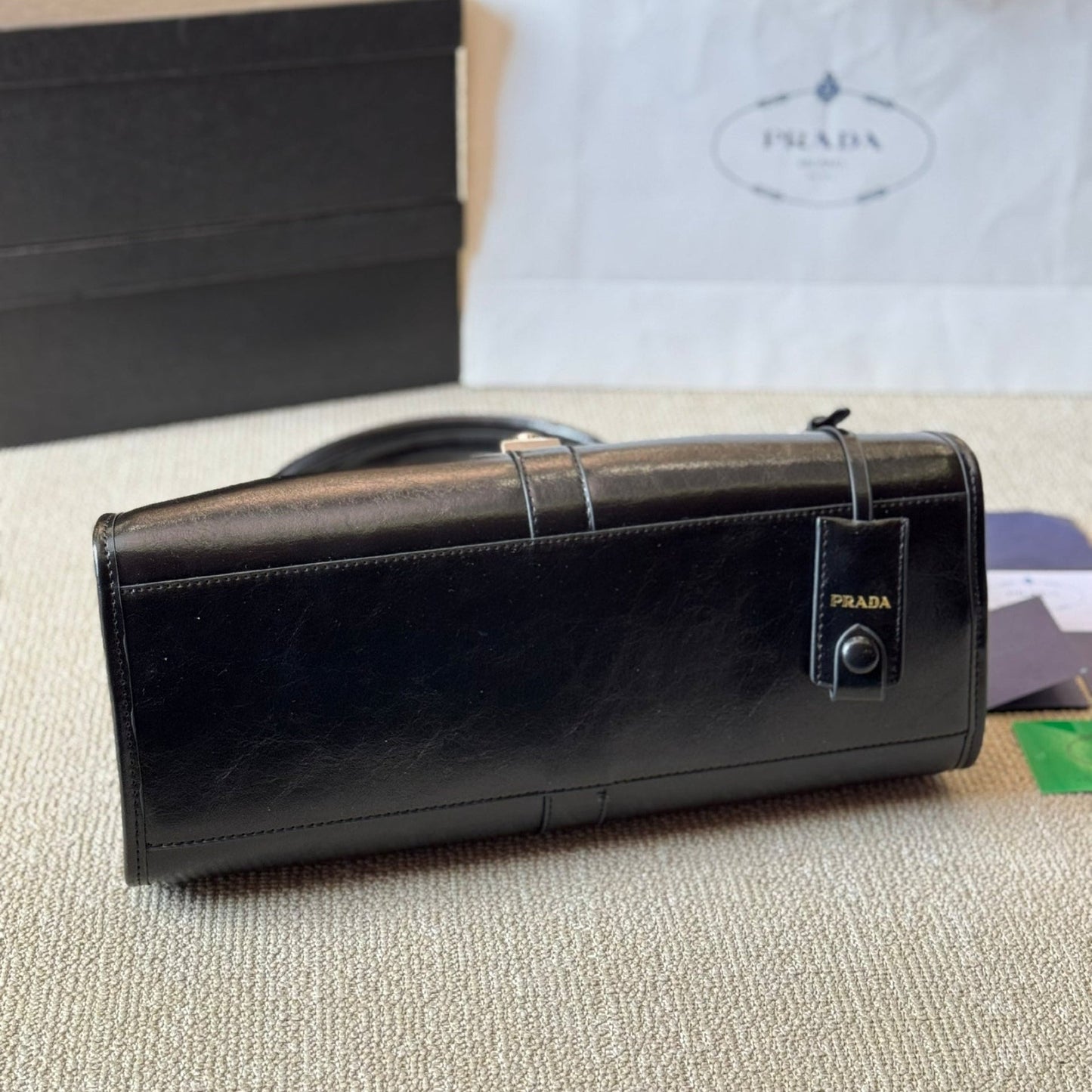 METAL CLASP TOTE BAG 35 IN BLACK SHINY SMOOTH CALFSKIN