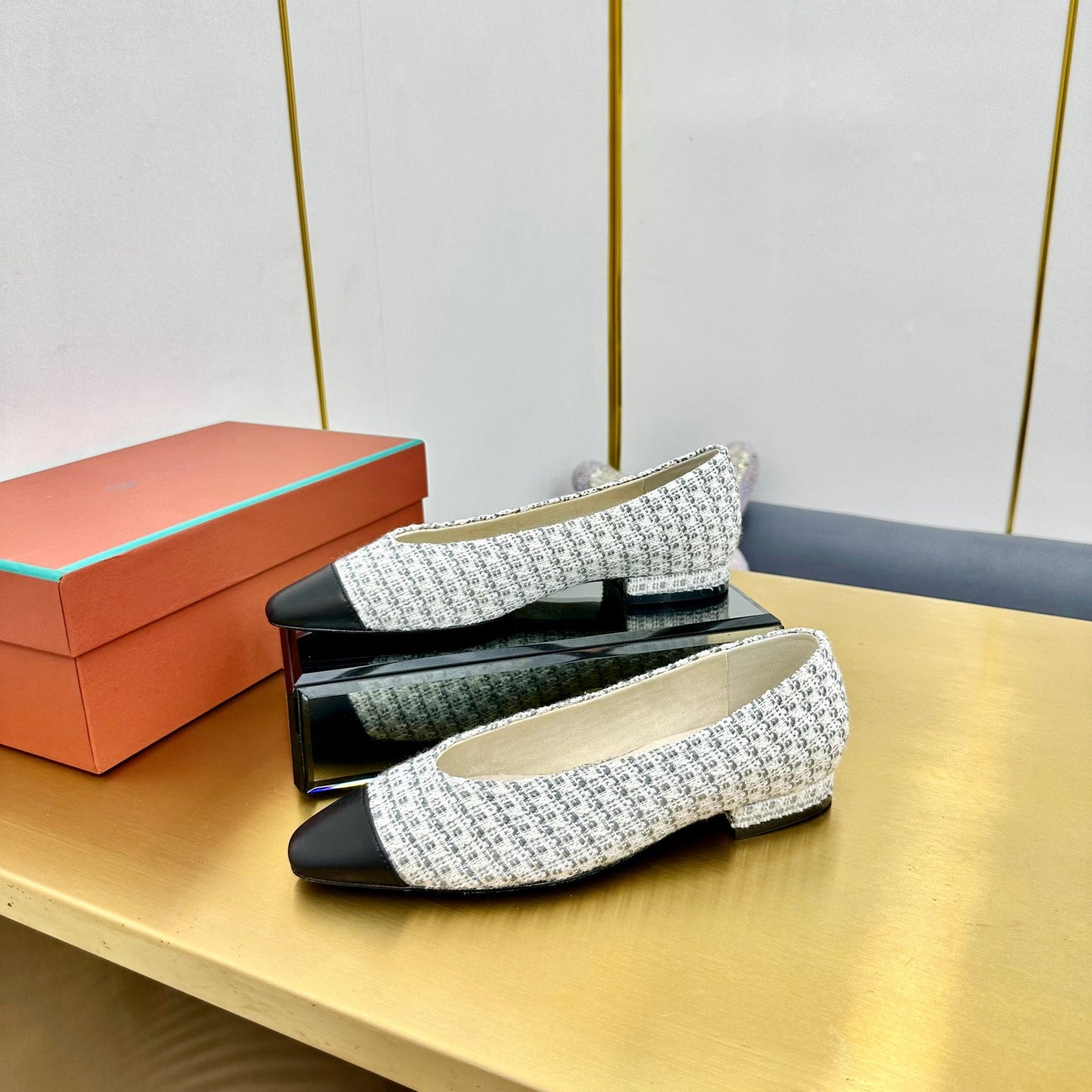 BALLET IN WHITE TWEED MIX BLACK LAMBSKIN