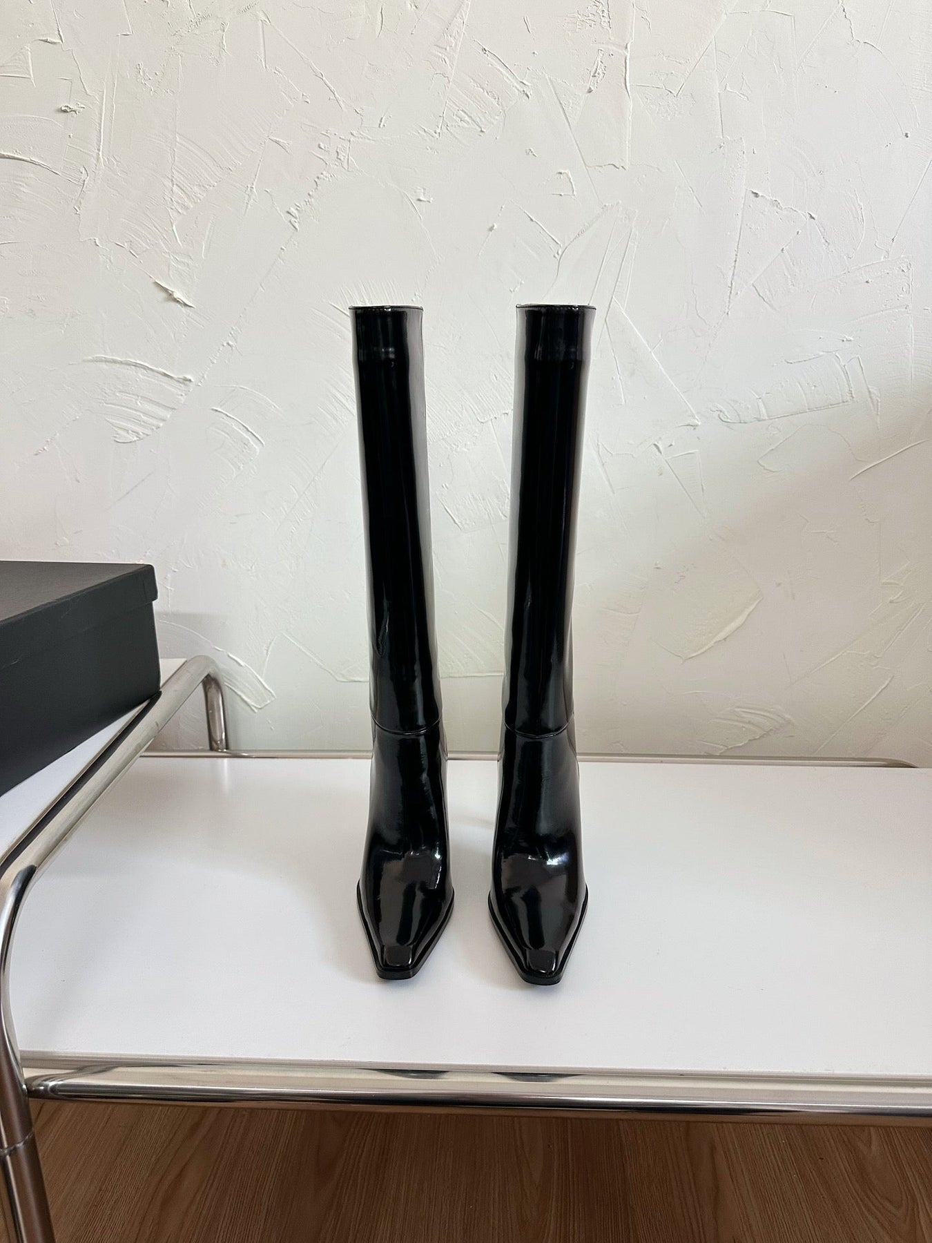 HIGH HEEL KNEE BOOTS IN BLACK SHINY CALFSKIN
