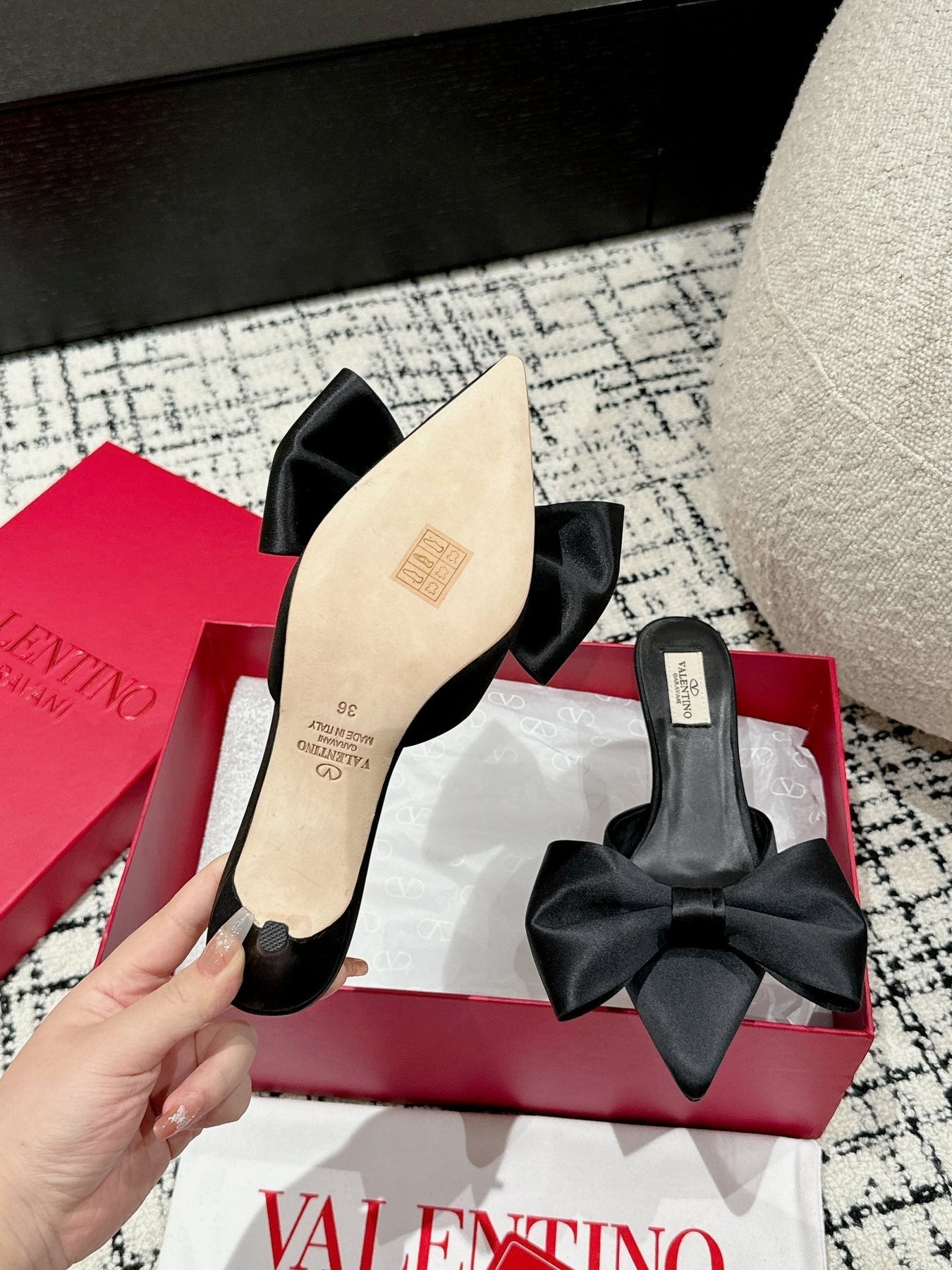 HIGH MULE IN BLACK SILK