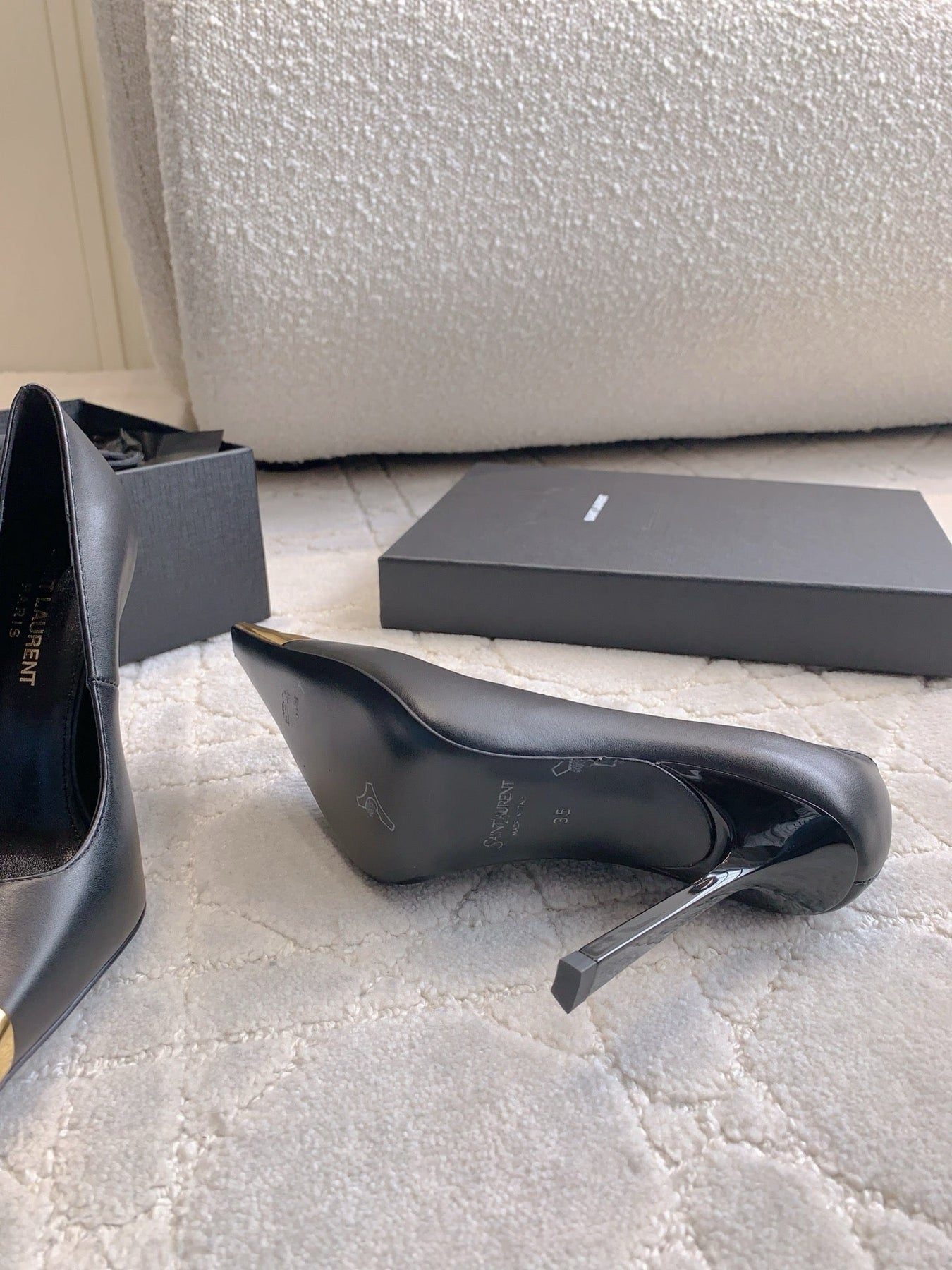 HIGH HEEL 10 CM PUMP IN BLACK CALFSKIN WITH GOLD HARDWARE