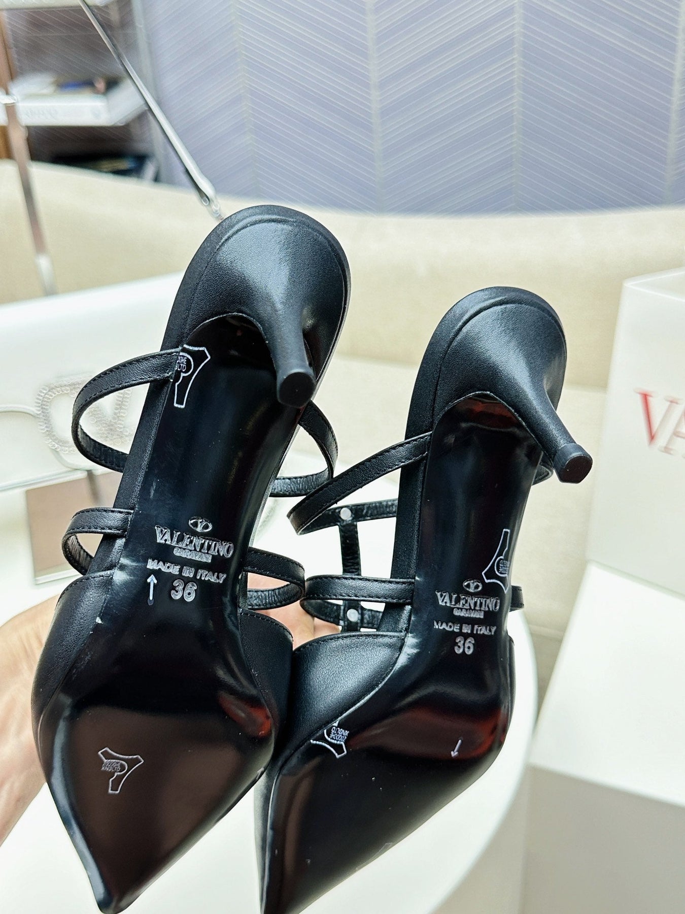 ROCKSTUD WISPY BLACK CALFSKIN MULE 60MM