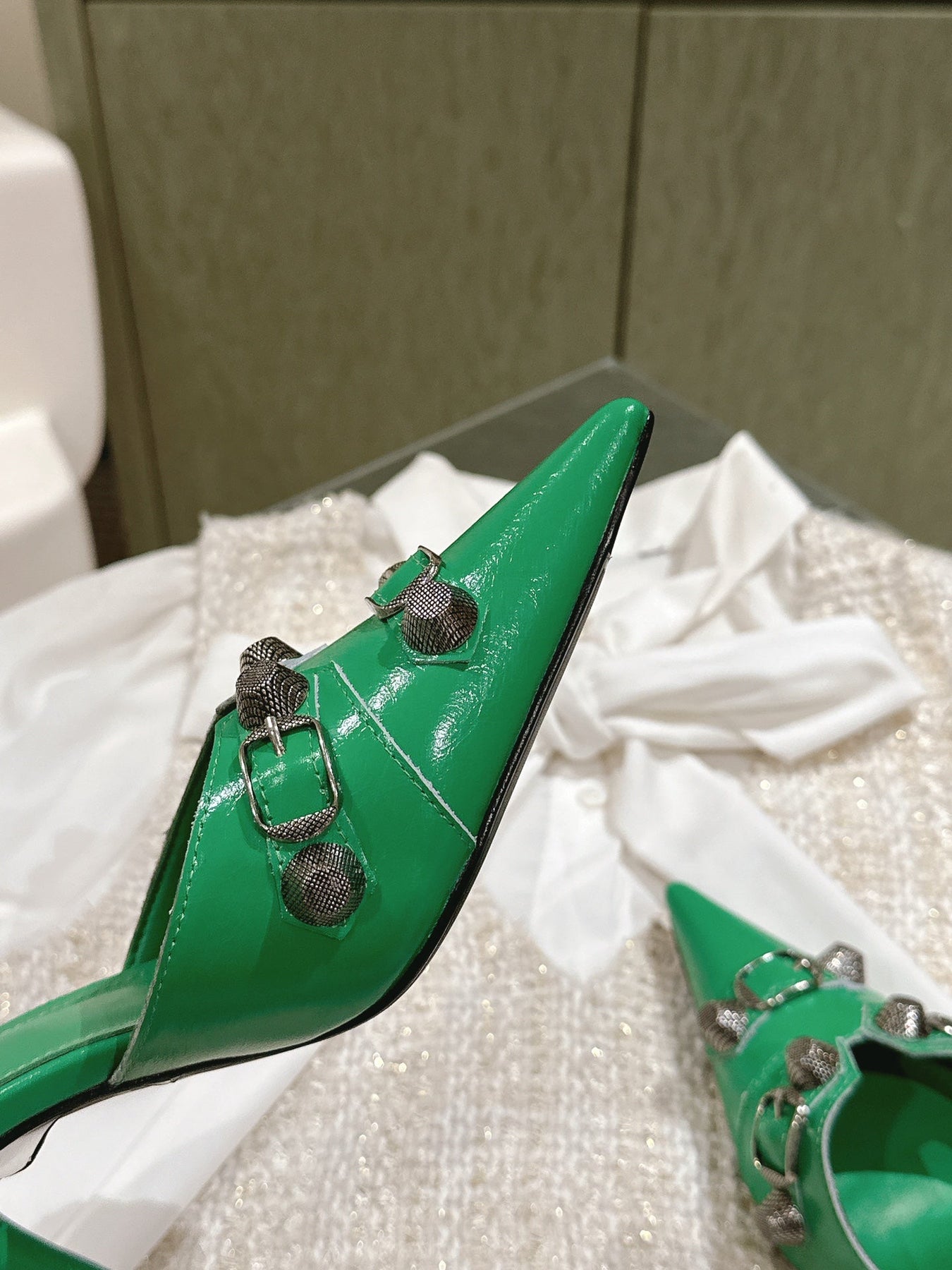 CAGOLE POINTED HIGH MULES IN GREEN SHINY CALFSKIN