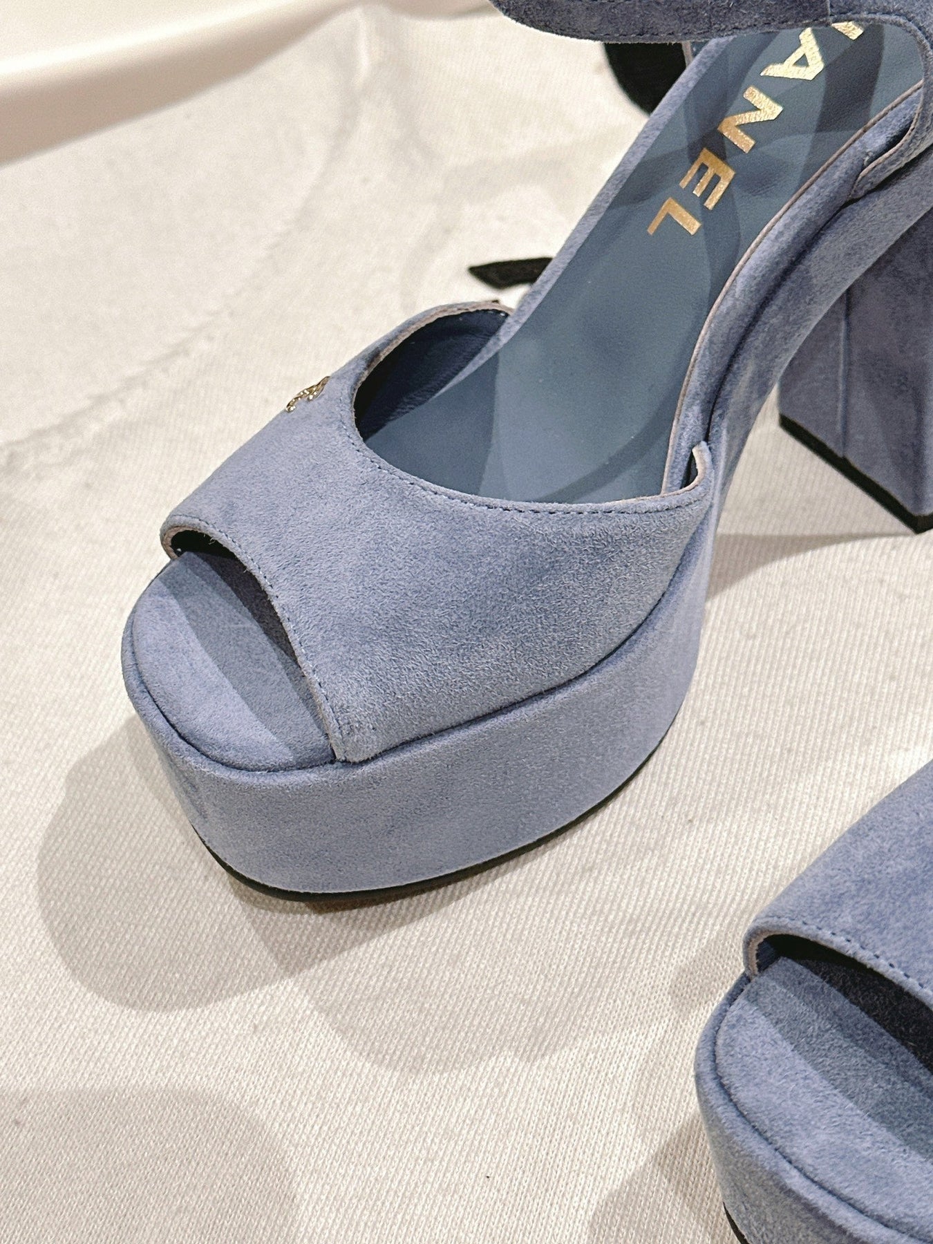 CC HIGH SANDAL SAPHIRE BLUE SUEDE CALFSKIN