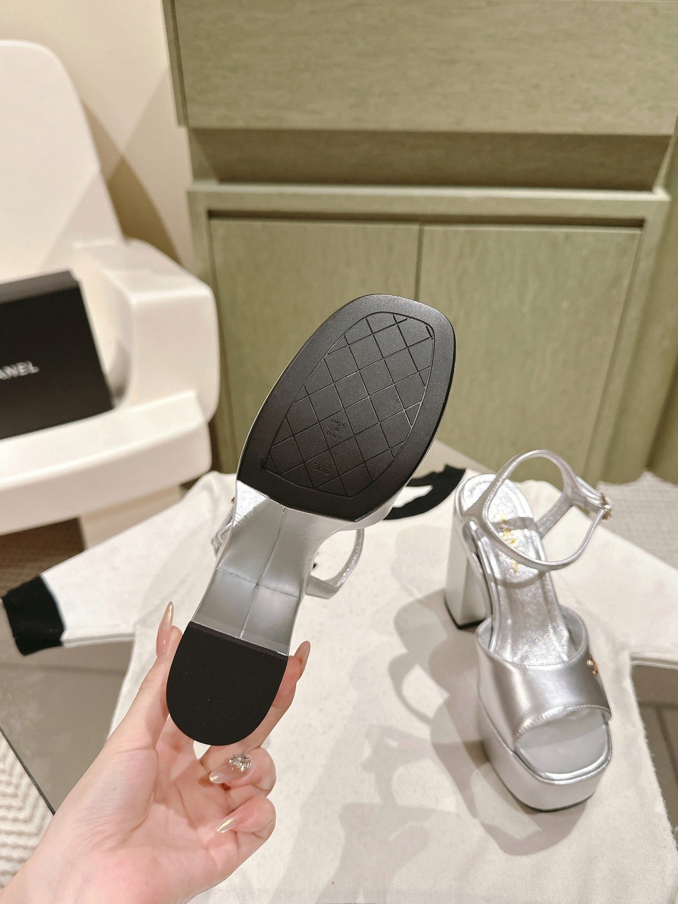 CC HIGH SANDAL SILVER CALFSKIN