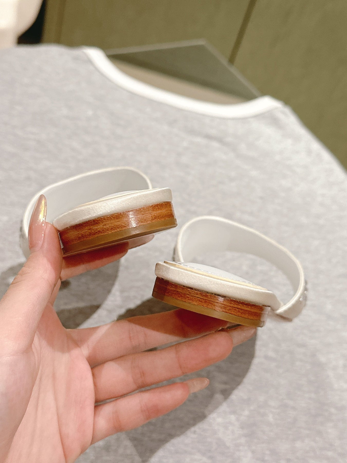 LV WOMEN FLAT MULE IN WHITE SATIN WITH RHINESTONE