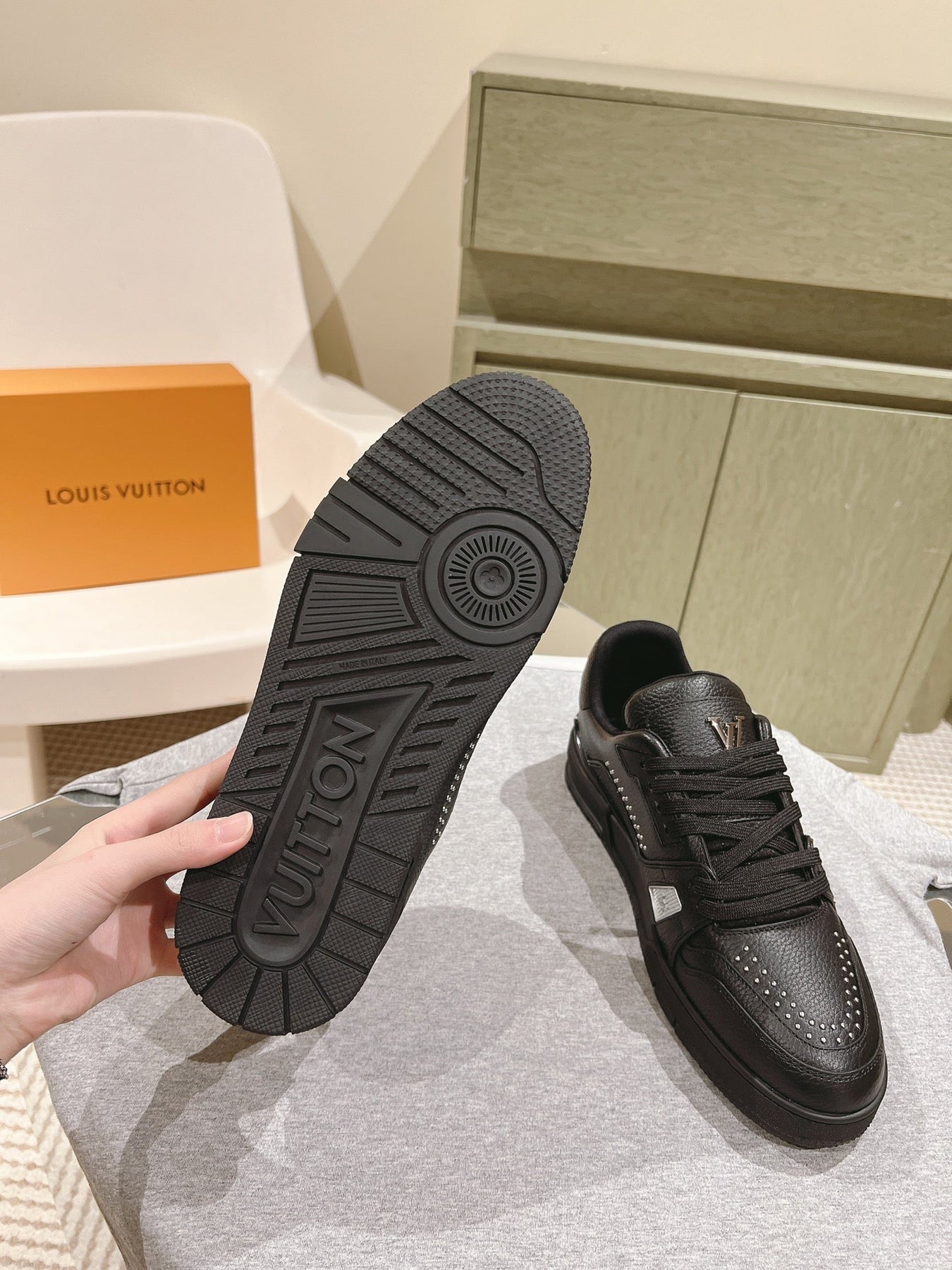LV TRAINER SNEAKER IN BLACK CALFSKIN