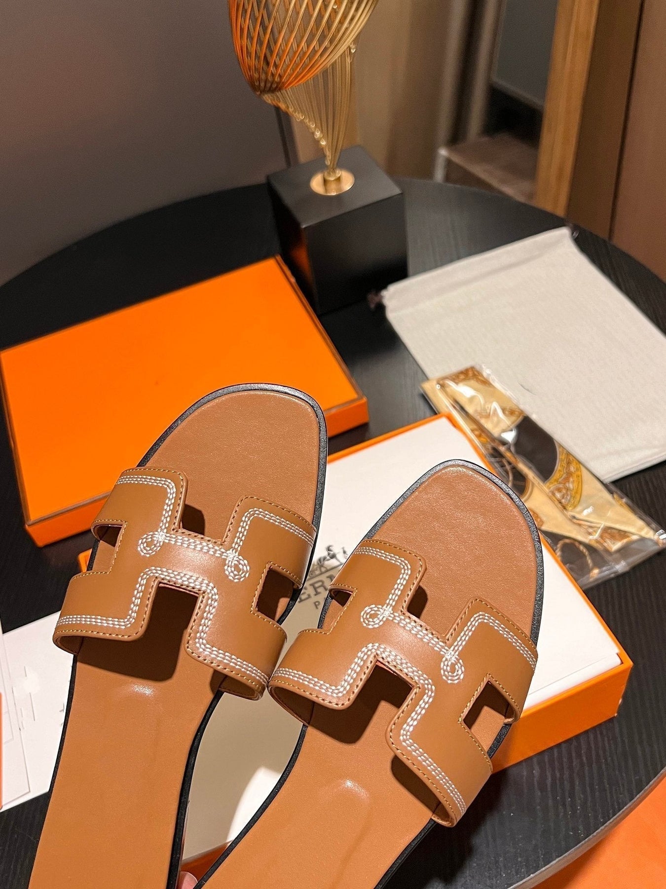 0RAN SANDAL Calfskin Sandstone