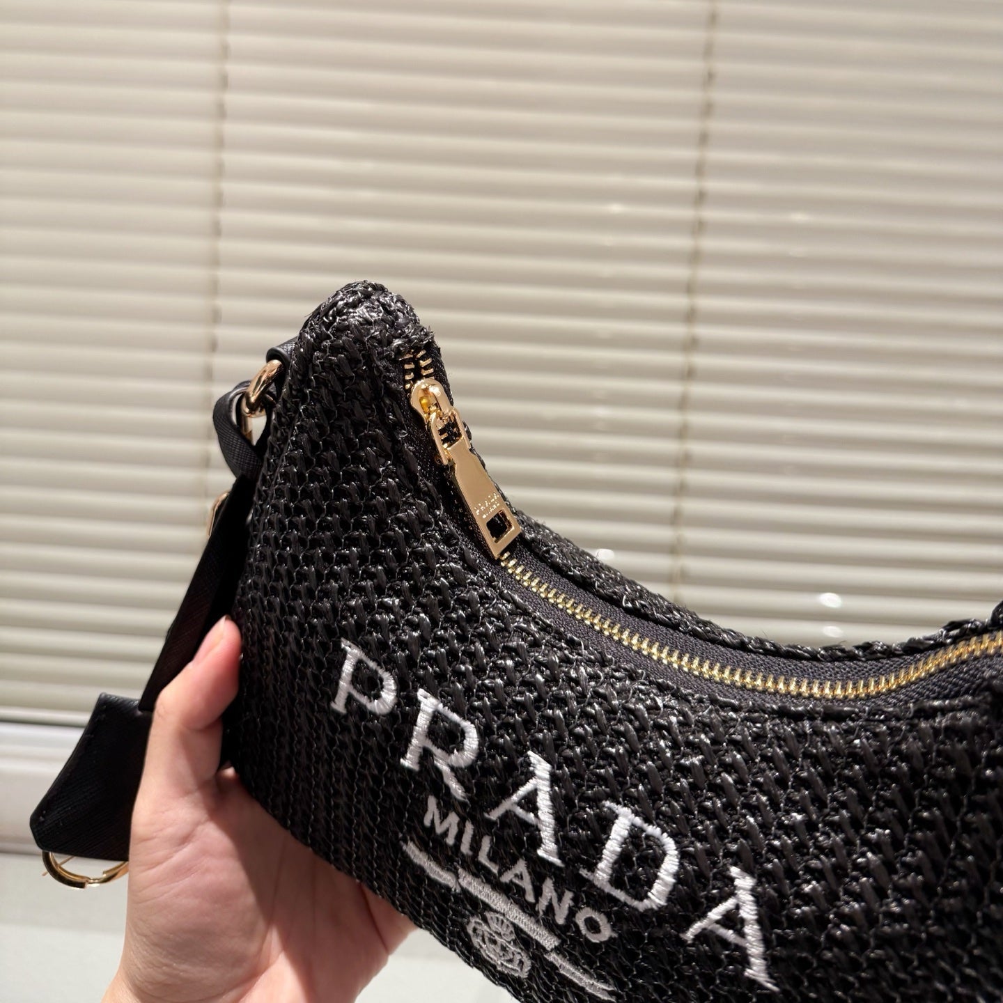 HOBO CROCHET BAG 23 IN BLACK WOVEN RAFFIA GOLD HARDWARE