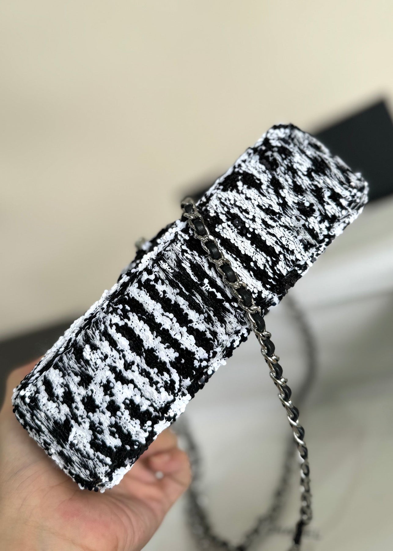 FLAP BAG 20 IN BLACK AND WHITE SEQUINS SILVER HARDWARE