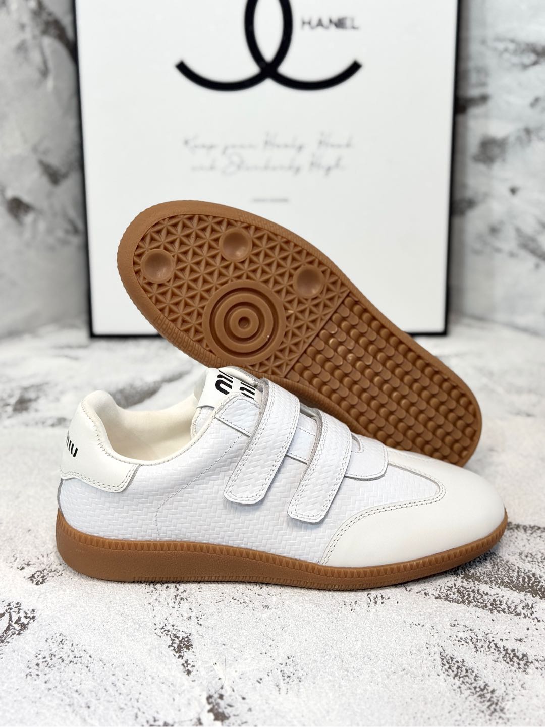 RETRO SNEAKERS WITH RIPTAPE STRAPS IN WHITE LAMBSKIN KNITTED PATTERN