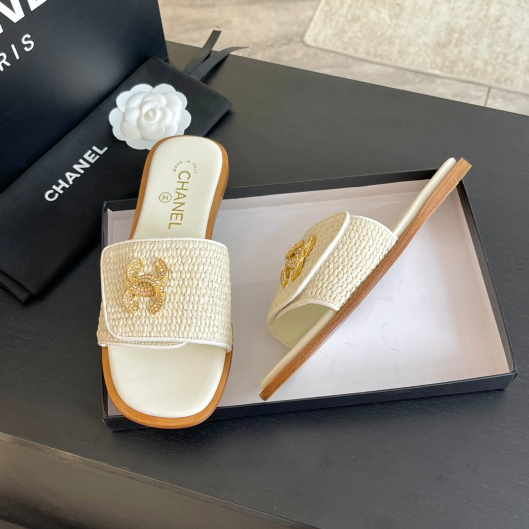 CC Logo Mule Sandal 10mm White Lambskin 610370