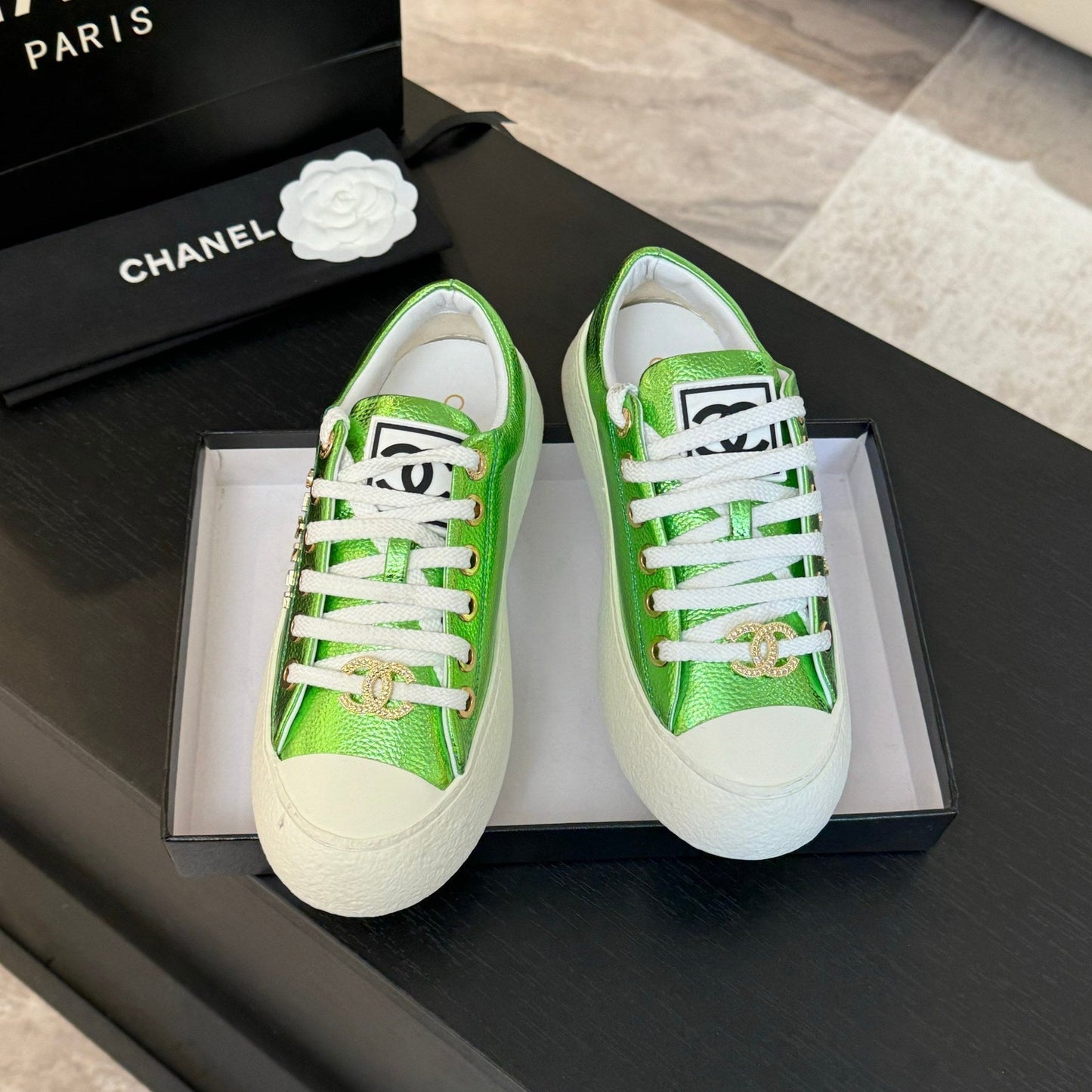 BIG-HEAD COOKIE SHOES IN EMERALD GREEN LAMBSKIN