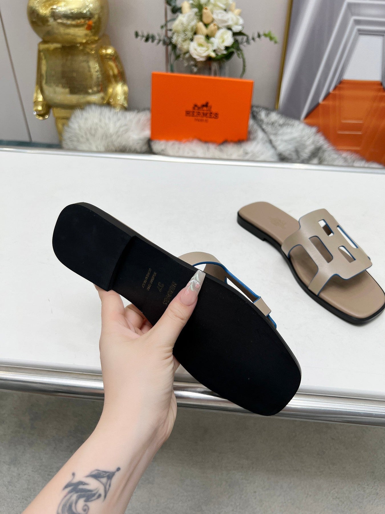 FLATFORM SANDAL LIGHT GRAY CALFSKIN