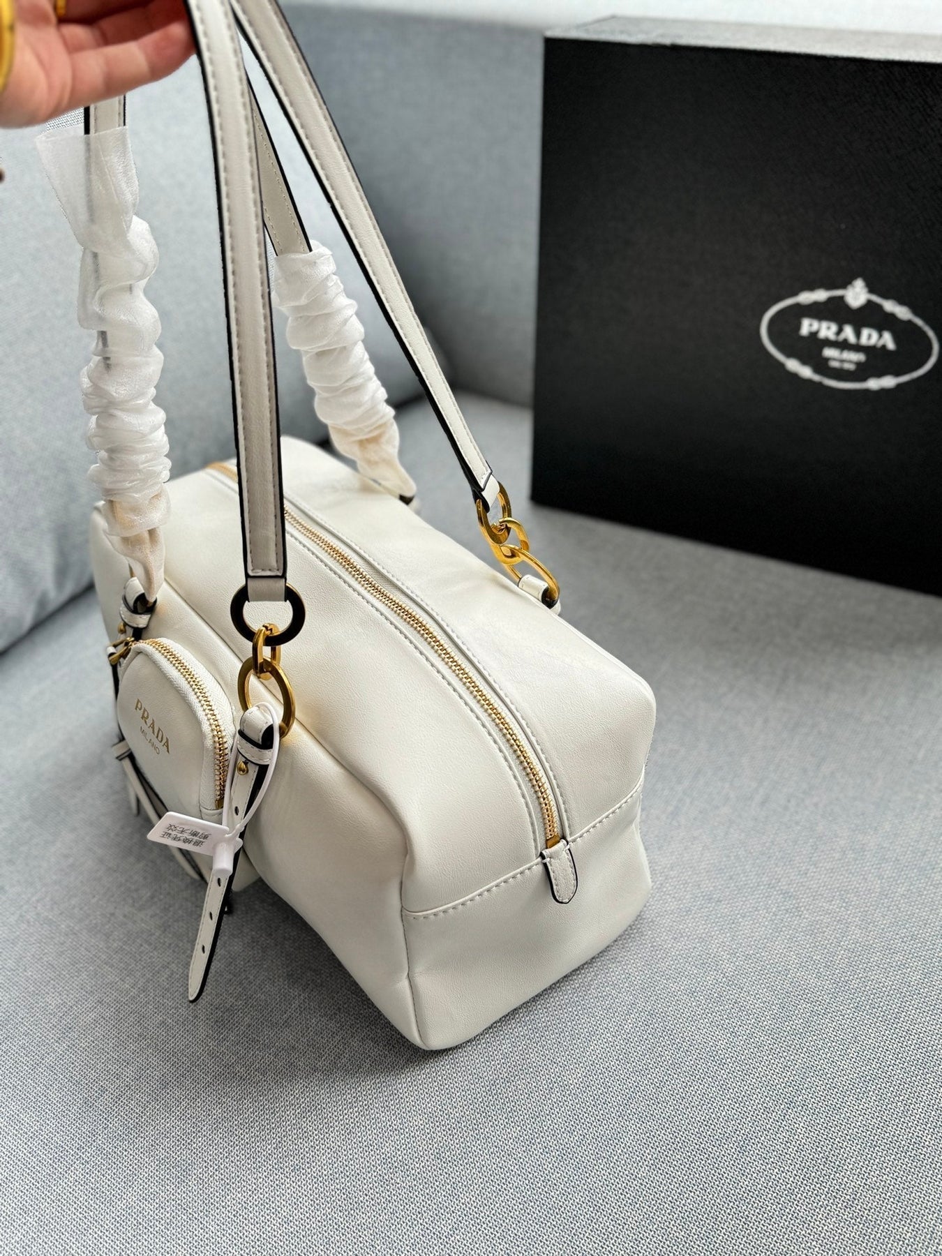 DANGLE TOP HANDLE BAG 30 IN WHITE SHINY CALFSKIN