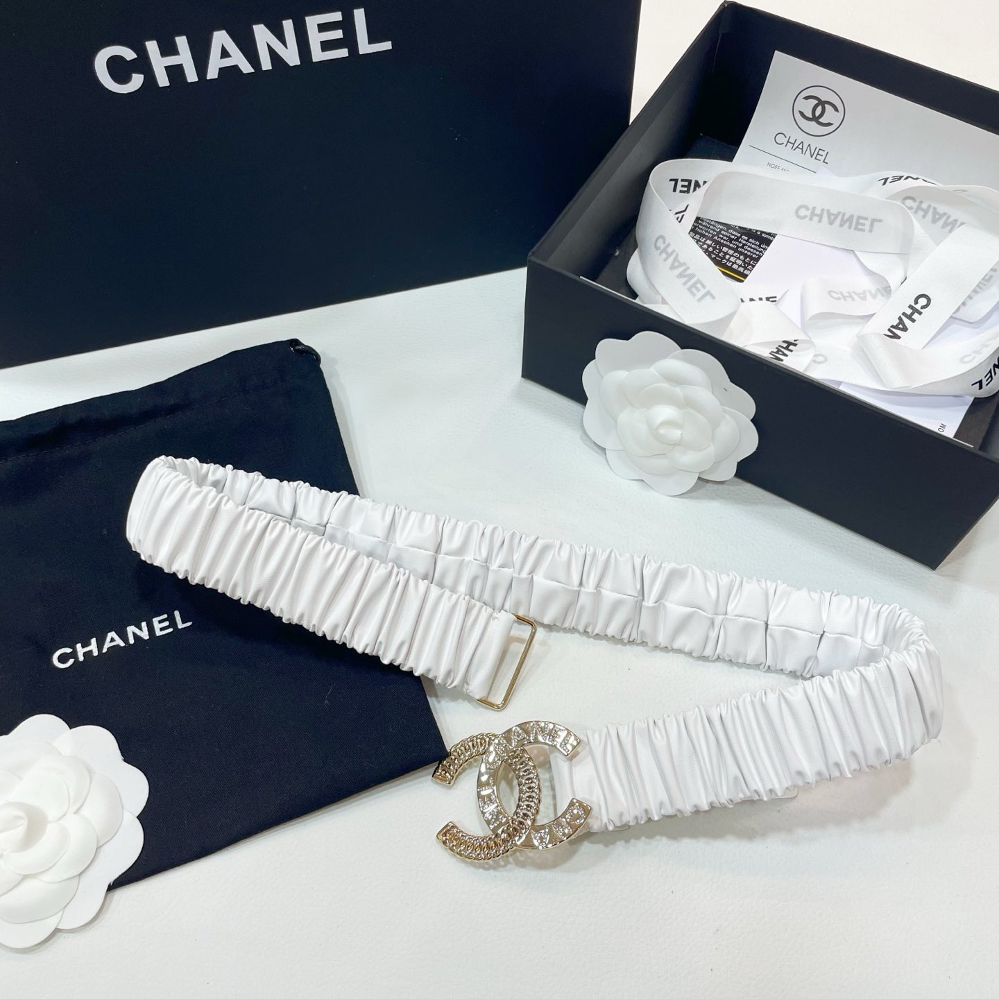 DOUBLE CC 30MM STRETCH BELT IN WHITE CALFSKIN GOLD CHAIN BUCKLE CRYSTAL LOGO