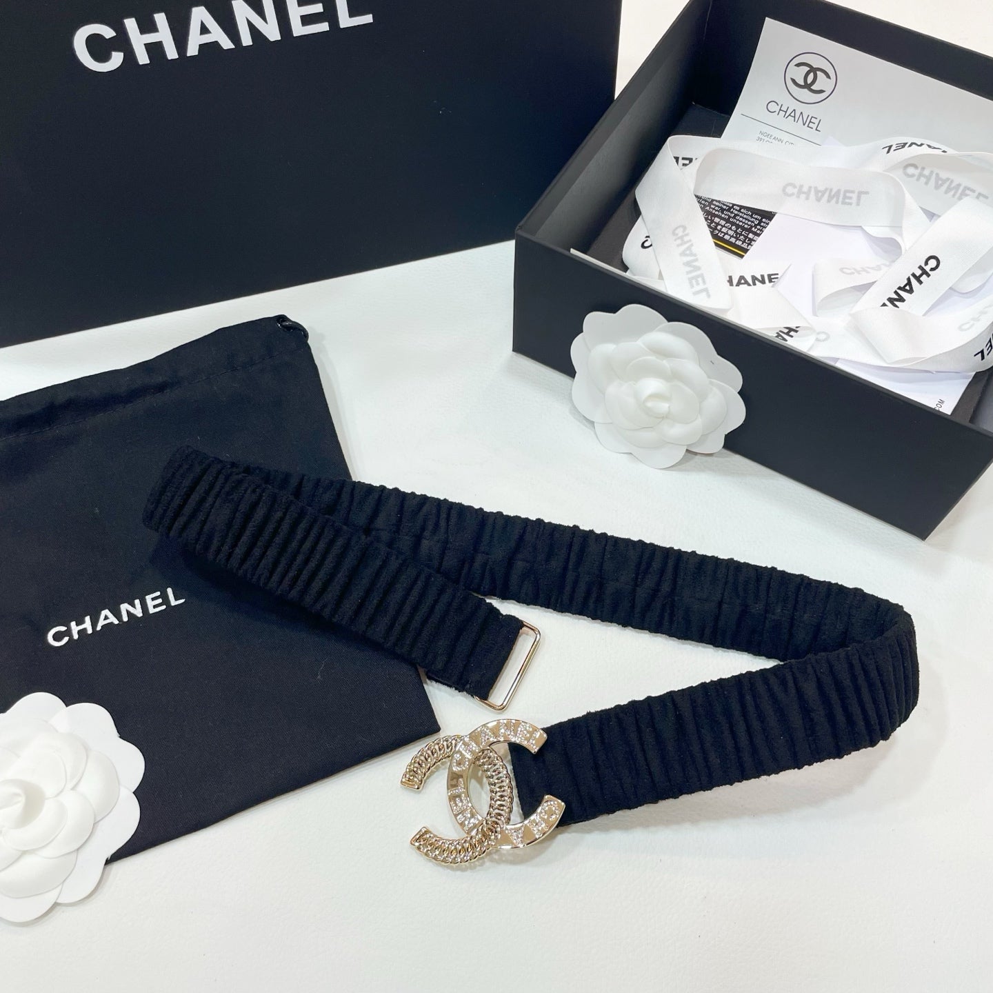 DOUBLE CC 30MM STRETCH BELT IN BLACK SUEDUE WITH GOLD CHAIN BUCKLE CRYSTAL DETAIL