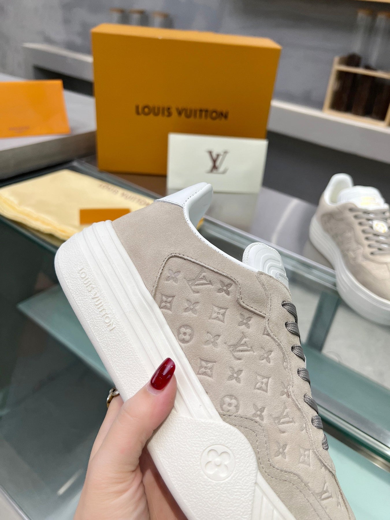 LV WOMEN GROOVY PLATFORM IN CAMEL BROWN EMBOSSED SUEDE