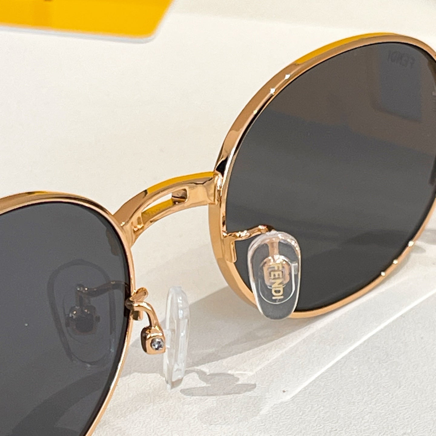 FIRST CRYSTAL OVAL FRAME SUNGLASSES 7067 IN METAL