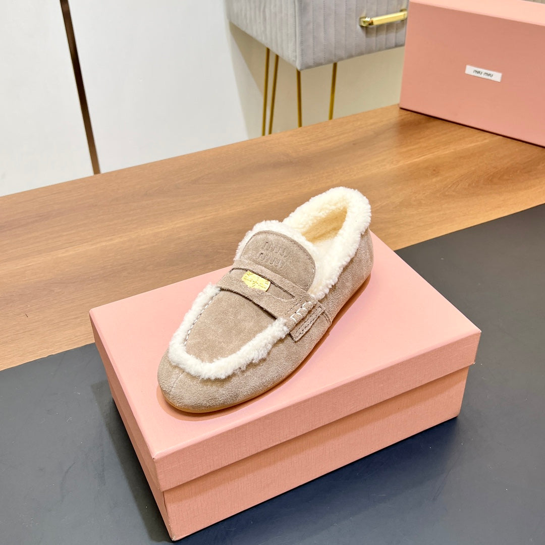 LOAFERS IN BEIGE SUEDE AND WHITE SHEARLING TRIM