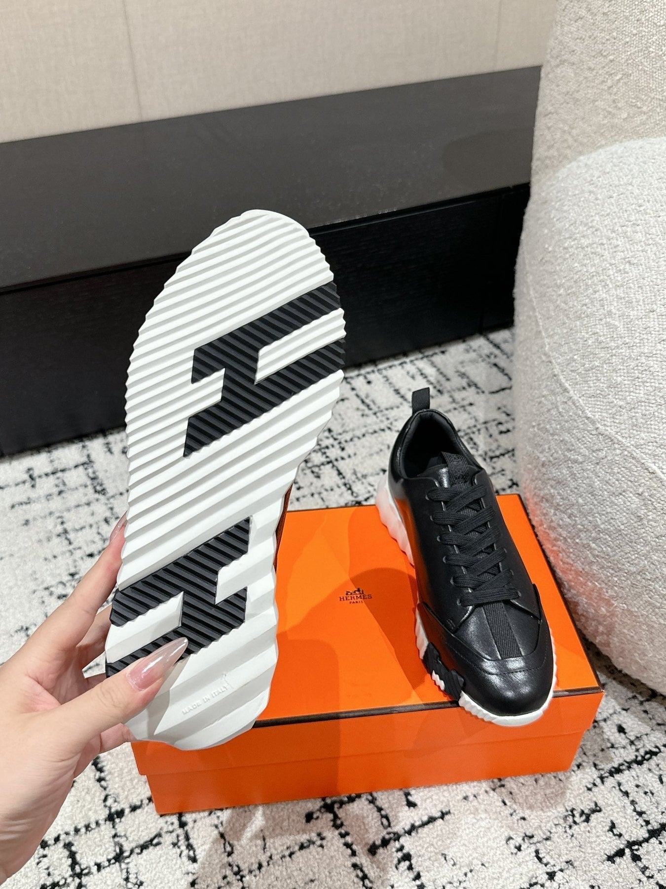 BOUNCING SNEAKER IN BLACK CALFSKIN