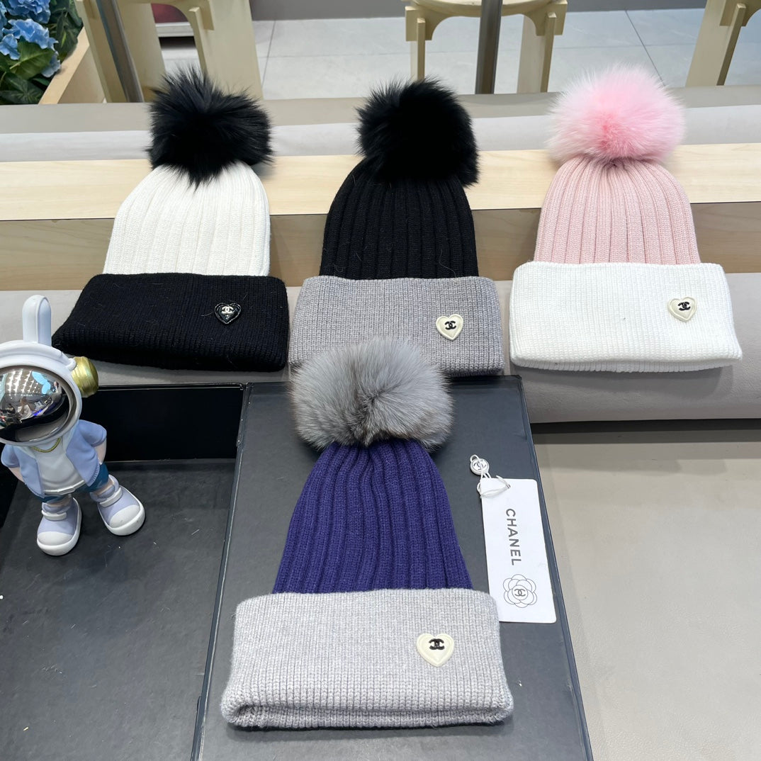BEANIE HAT IN BABY PINK MIX WHITE WOOL 421051
