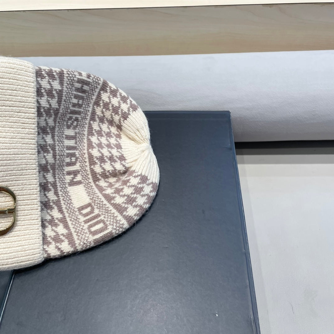 KNITTED BEANIE HAT IN BEIGE CASHMERE WOOL 422480