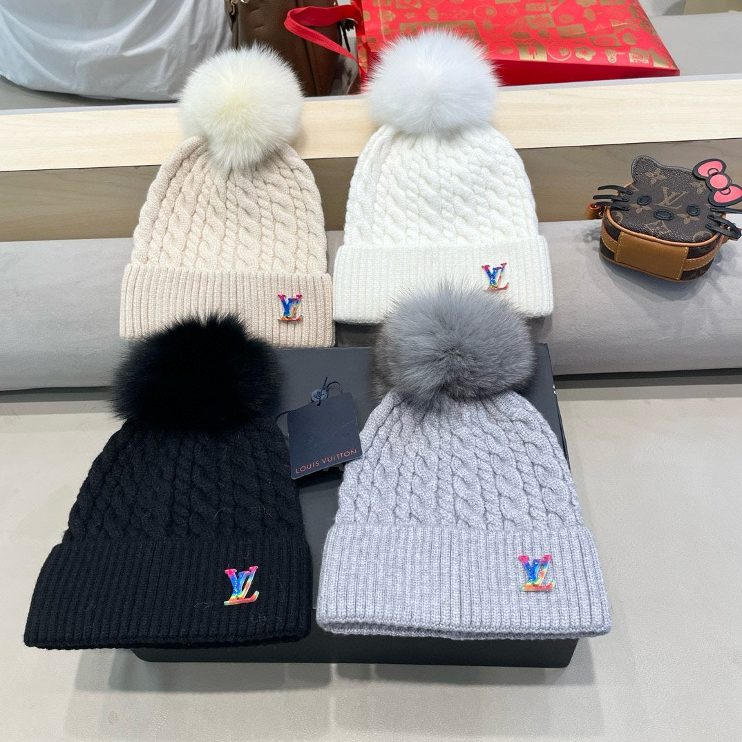 KNITTED BEANIE HAT IN WHITE WOOL 426215