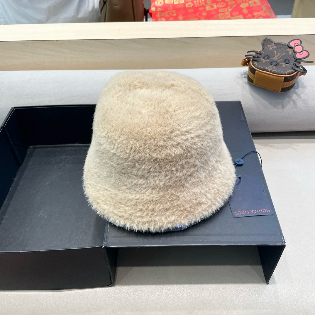 BUCKET HAT IN COSMIC LATTE BEIGE RABBIT FUR 426227