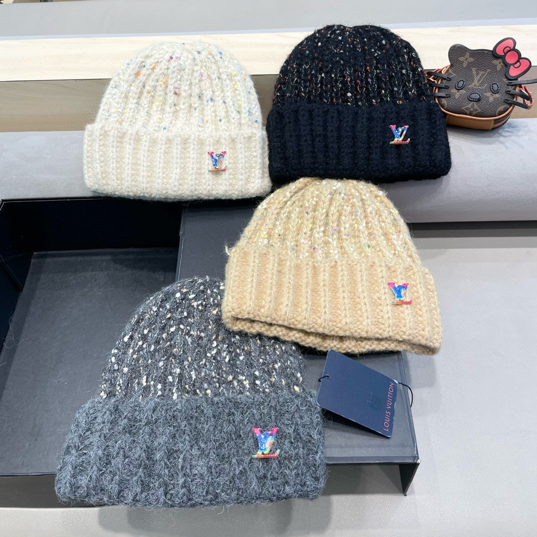 KNITTED BEANIE HAT IN CREAM BEIGE WOOL 431618