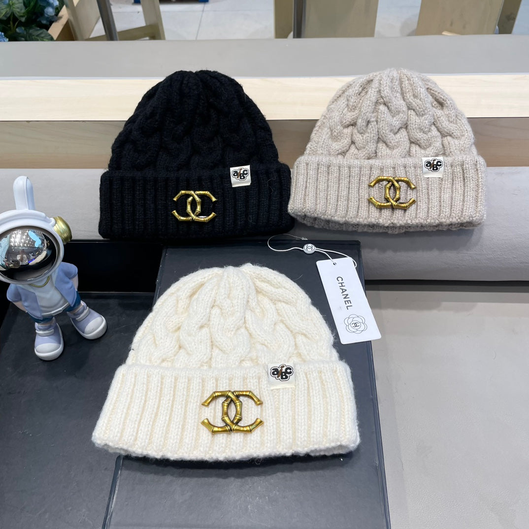 BEANIE HAT IN BLACK WOOL 431707